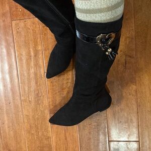 Elegant Love Moschino Pointed Toe Boots